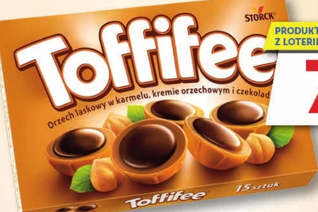 Toffifee Orzech laskowy w karmelu kremie orzechowym i czekoladzie 125 g (15 sztuk)