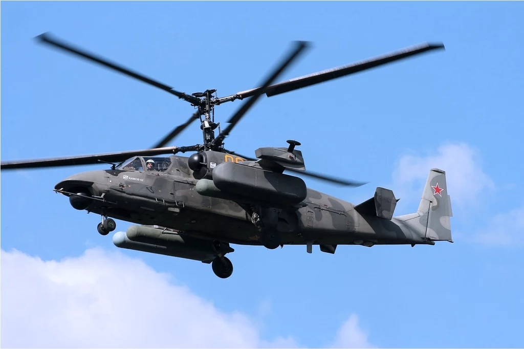 Ka-52 wykorzystuje dwa silniki turbinowe Klimow TW3-117WK, pozwalające na lot z prędkością 300 km\h