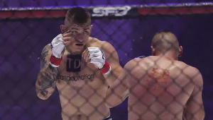 Adrian "Medusa" Salamon (po lewej) podczas gali FAME MMA 4