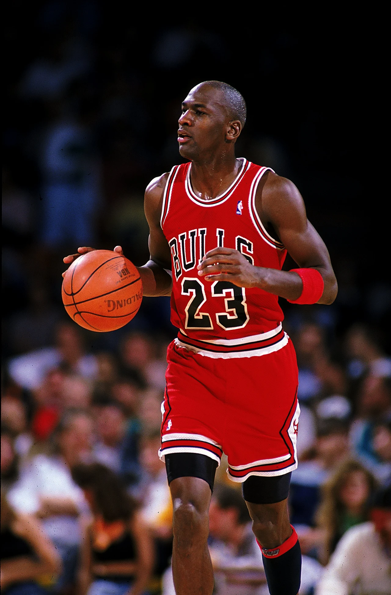 Michael Jordan był gwiazdą drużyny Chicago Bulls, fot. Tim DeFrisco /Allsport