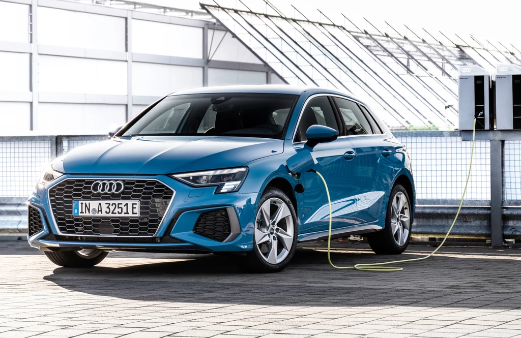 Audi A3 e-tron prawdopodobnie zostanie zaprezentowane w 2026 roku. Obecnie zwolennicy elektromobilności muszą zadowolić się hybrydowym A3 TFSI e