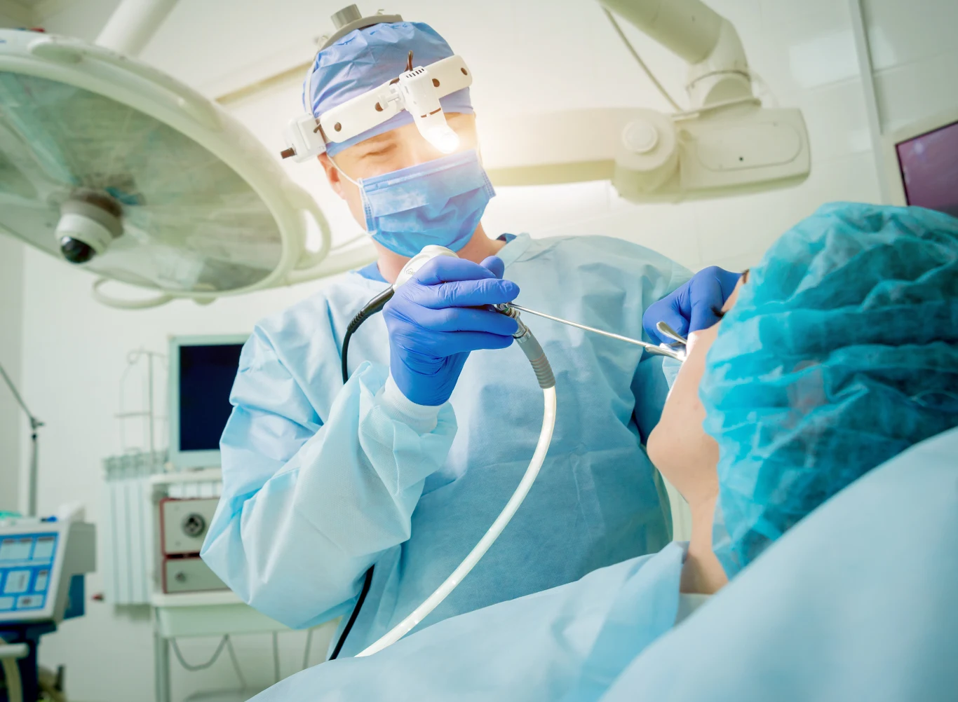 Endoskopowe operacje zatok są zabiegami bezpiecznymi. Rzadko dochodzi do powikłań