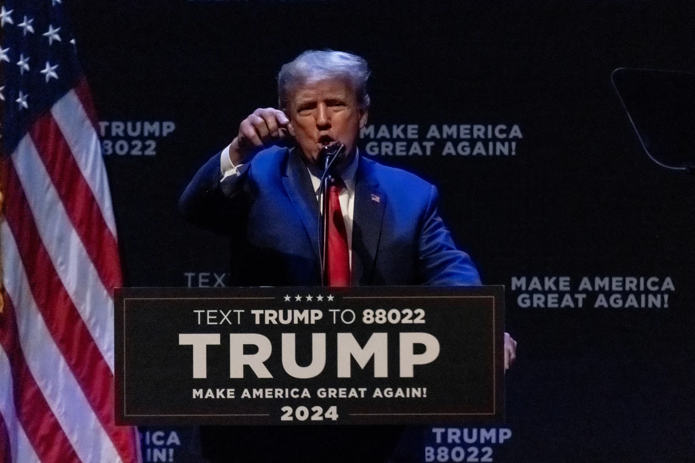 Trumpowi nie wystarcza Truth Social. Wrócił na Facebooka i YouTube'a Trumpowi nie wystarcza Truth Social. Wrócił na Facebooka i YouTube'a