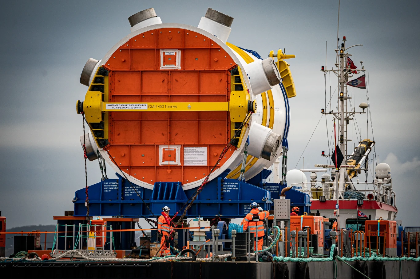 Tak wygląda standardowy reaktor przeznaczony dla instalacji w elektrowni jądrowej. Jego masa wynosi 500 ton Tak wygląda standardowy reaktor przeznaczony dla instalacji w elektrowni jądrowej. Jego masa wynosi 500 ton