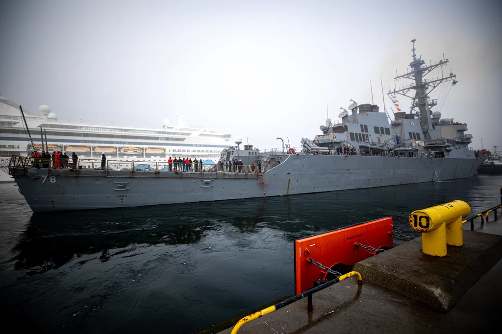 Do portu w Tallinie zawinął amerykański niszczyciel USS Porter Do portu w Tallinie zawinął amerykański niszczyciel USS Porter