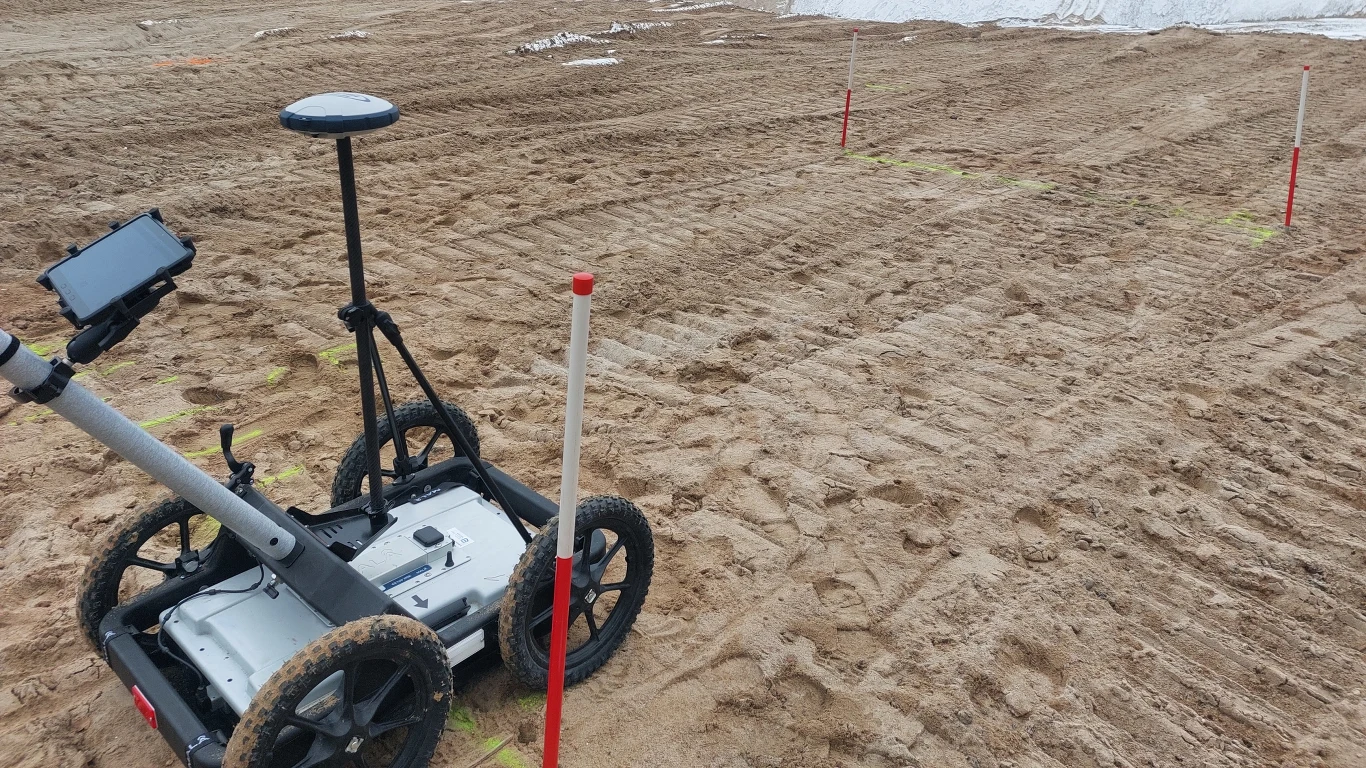 W walce inspektorów ochrony środowiska z mafią śmieciową przydają się też georadary. To wyspecjalizowane urządzenia, które pozwalają sprawdzić, co jest pod ziemią bez potrzeby jej przekopywania