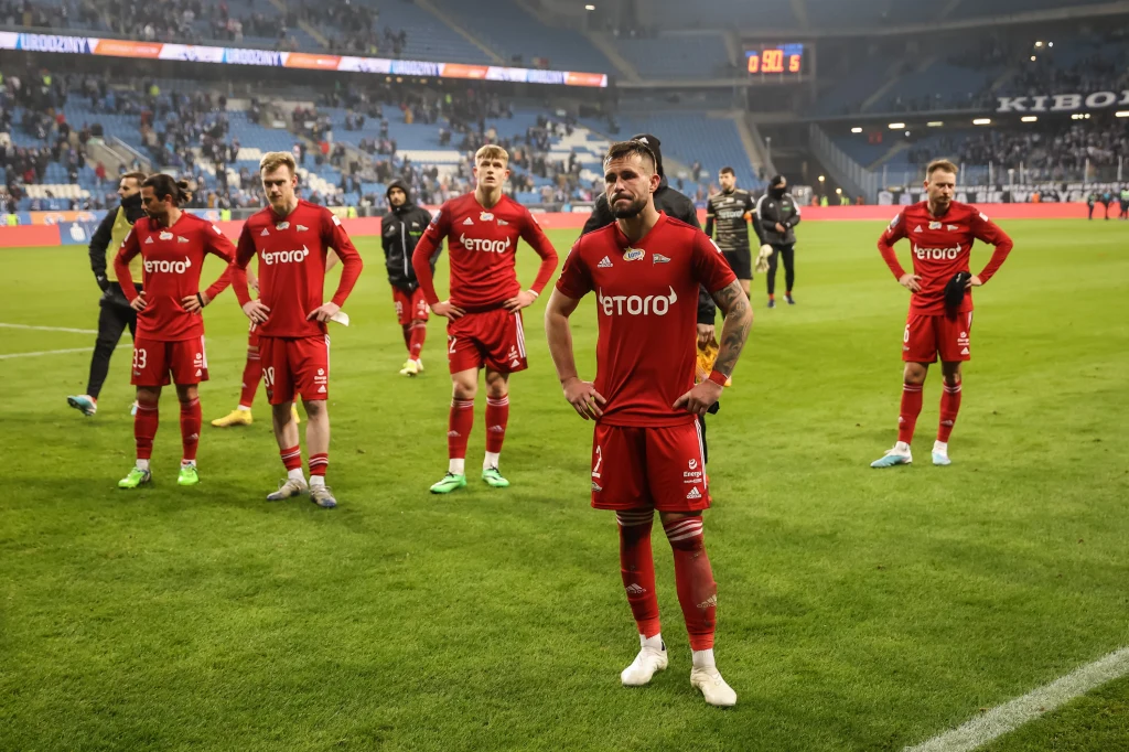 Lechia Gdańsk jest na przedostatnim miejscu w Ekstraklasie Lechia Gdańsk jest na przedostatnim miejscu w Ekstraklasie
