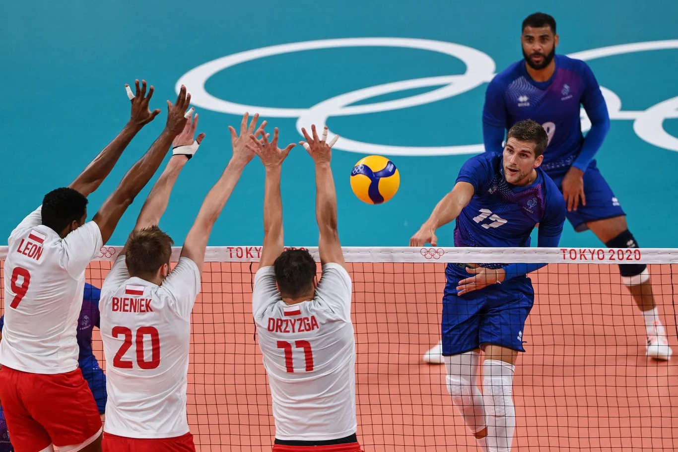 Trevor Clevenot (z numerem 17) w meczu przeciwko reprezentacji Polski