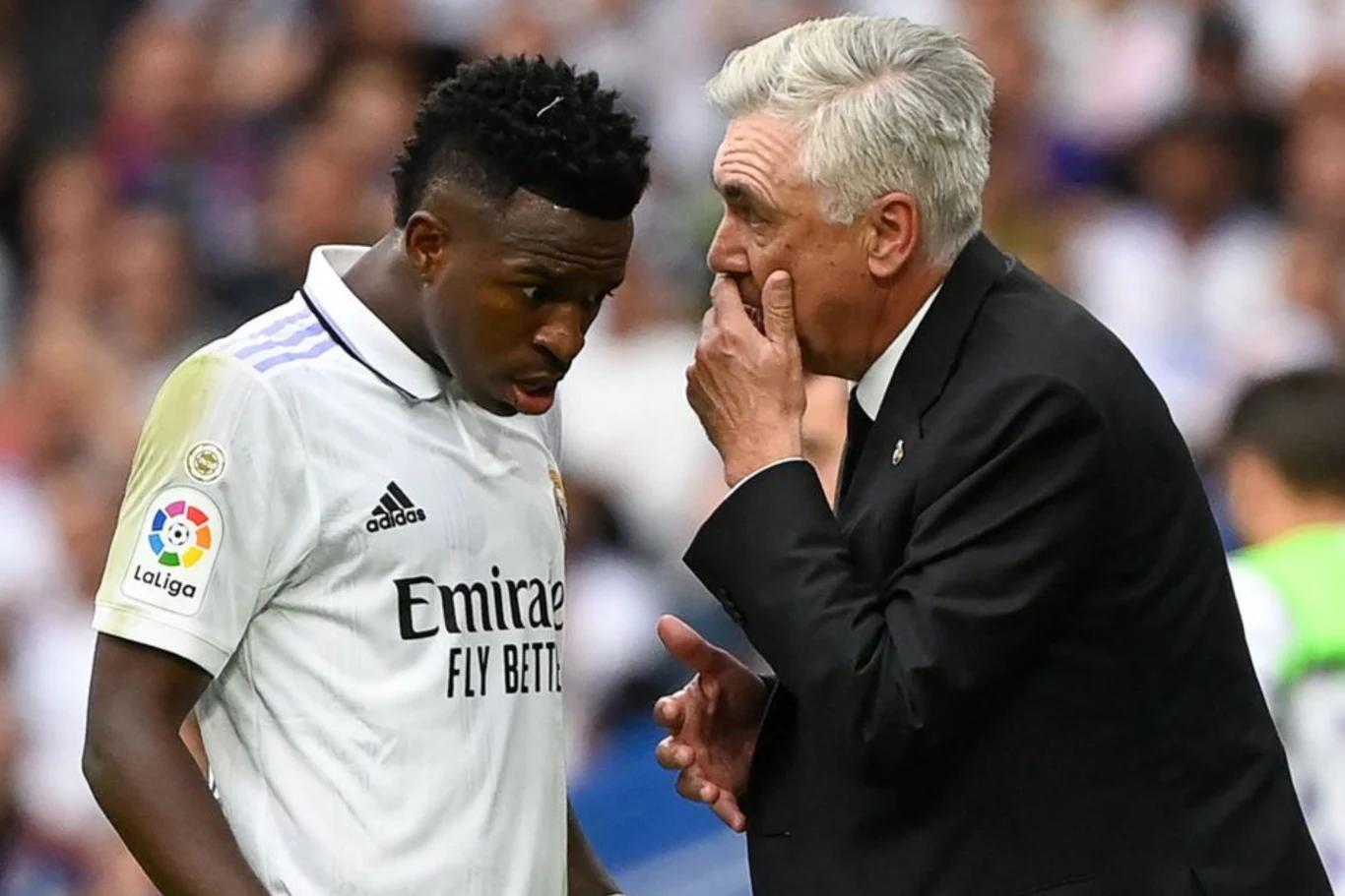 Na zdjęciu gwiazdor Realu Madryt Vinicius Junior oraz jego trener Carlo Ancelotti Na zdjęciu gwiazdor Realu Madryt Vinicius Junior oraz jego trener Carlo Ancelotti