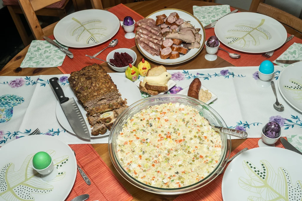 Majonez, który króluje na polskich stołach podczas Wielkanocy kosztuje obecnie ok.16 zł za 700 ml