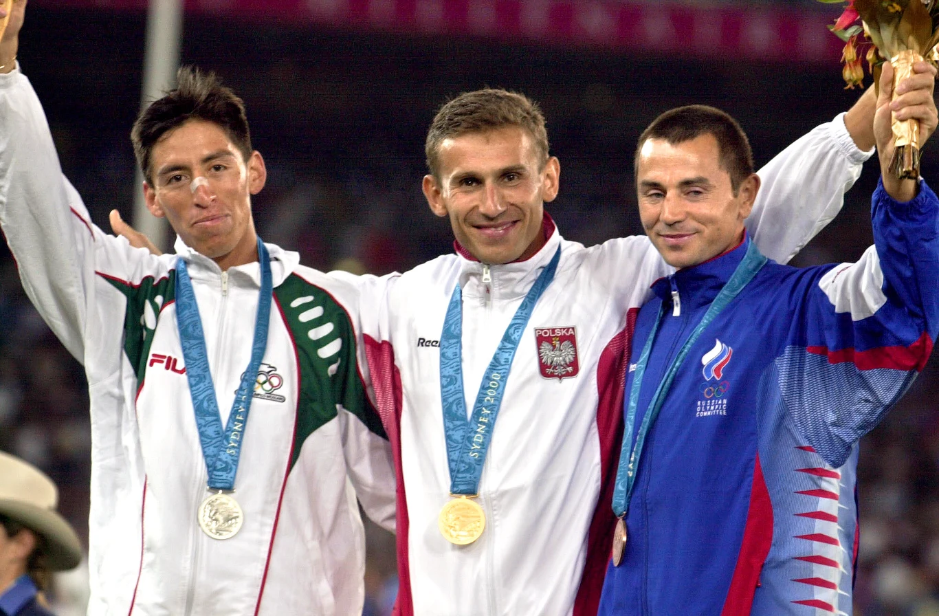 Medaliści igrzysk w Sydney (2000). Od lewej: Noe Hernandez, Robert Korzeniowski i Władimir Andriejew Medaliści igrzysk w Sydney (2000). Od lewej: Noe Hernandez, Robert Korzeniowski i Władimir Andriejew