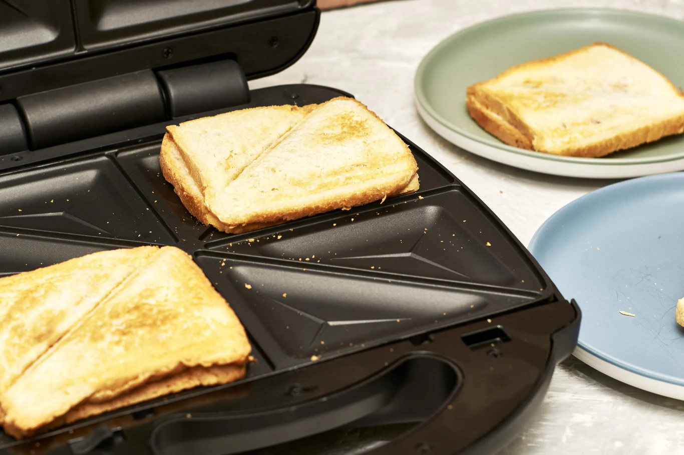 Toster to urządzenie, które gromadzi tłuszcz i brud Toster to urządzenie, które gromadzi tłuszcz i brud