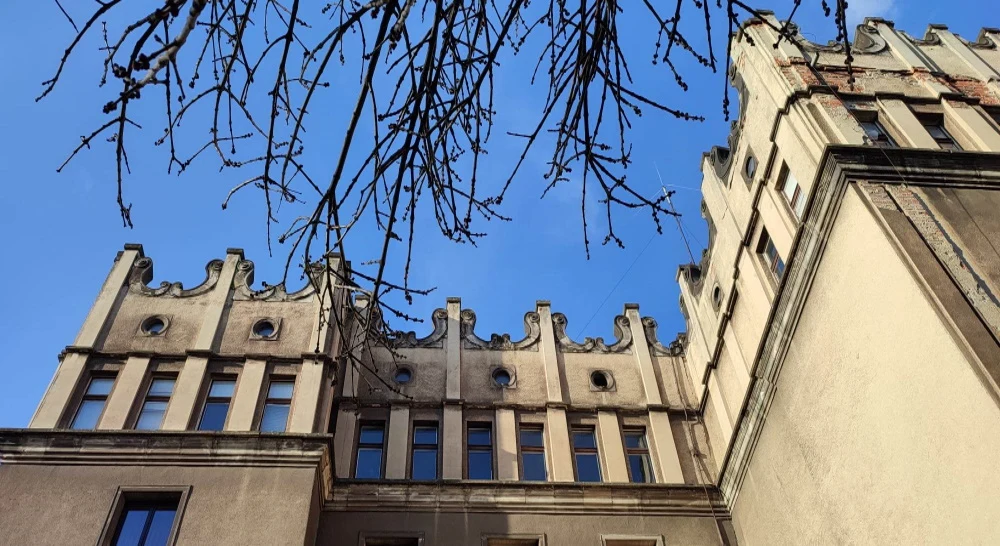 Budynki Huty im. Tadeusza Sendzimira do dziś zachwycają detalami 