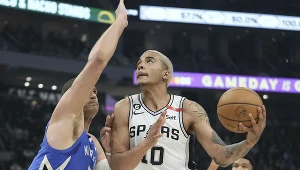 NBA. Jeremy Sochan zdołał wrócić na parkiet w meczu Spurs przeciwko Milwaukee Bucks