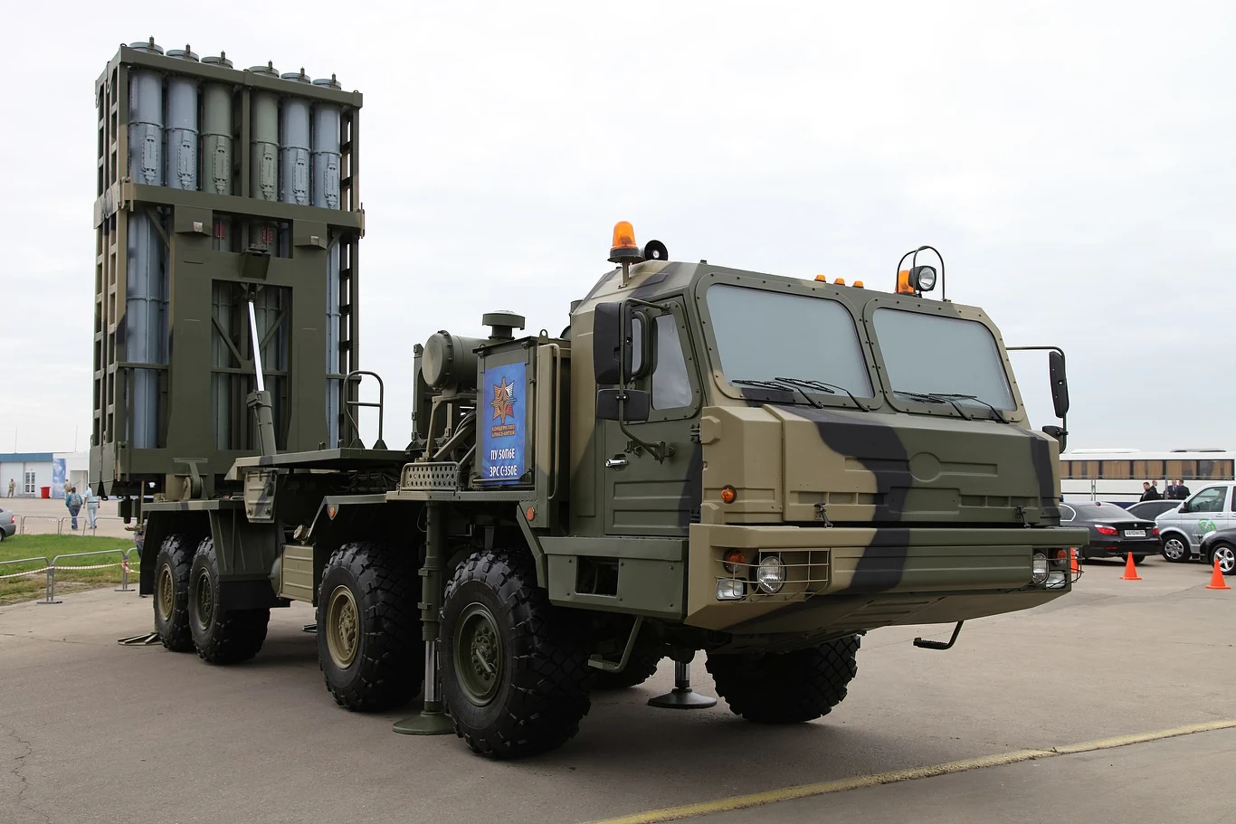 S-350 to wyrzutnia pocisków ziemia-powietrze, produkowana od 2020 roku. Wyposażony jest w 12 pocisków 9M96, mogących razić cele na odległość 120 kilometrów (cele aerodynamiczne np. samoloty) i 25 kilometrów (cele balistyczne np. pociski) S-350 to wyrzutnia pocisków ziemia-powietrze, produkowana od 2020 roku. Wyposażony jest w 12 pocisków 9M96, mogących razić cele na odległość 120 kilometrów (cele aerodynamiczne np. samoloty) i 25 kilometrów (cele balistyczne np. pociski)