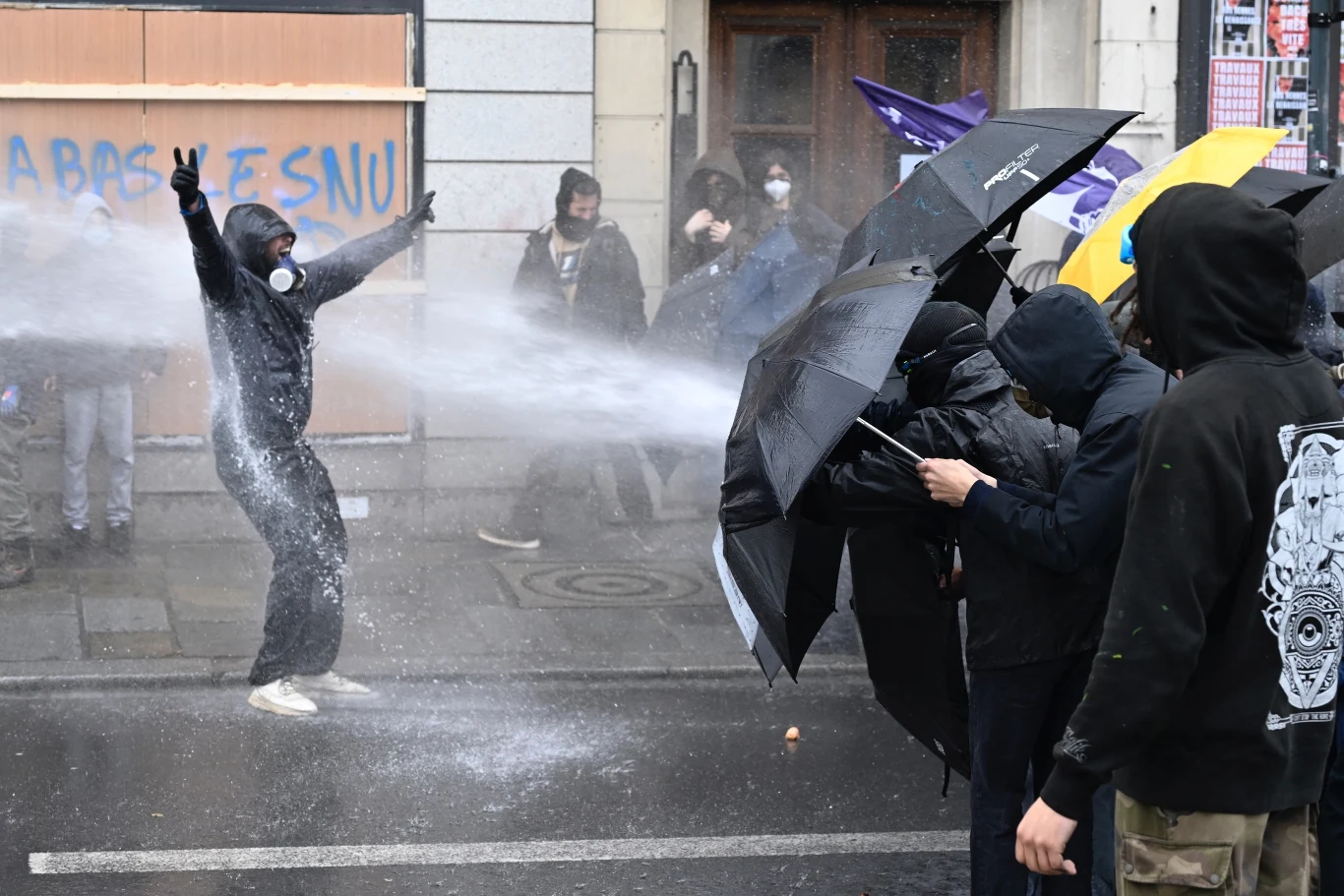 Protest przeciwko reformie emerytalnej we francuskim Rennes. Starcia demonstrantów z policją