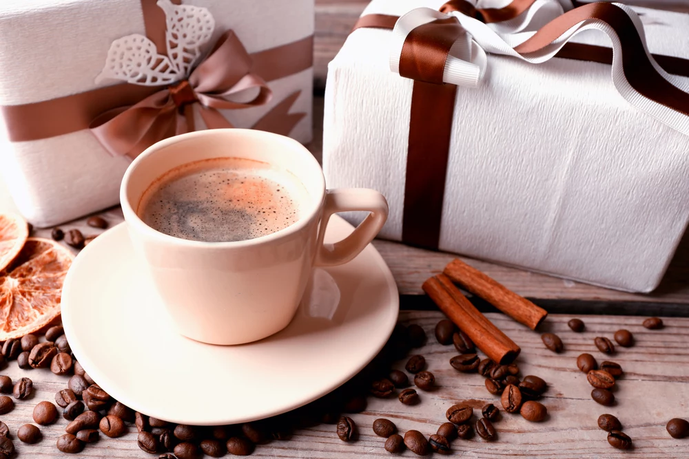 Na rynku można kupić kawę w postaci ziaren niepalonych („kawa zielona”), ziaren palonych, kawę mieloną lub rozpuszczalną