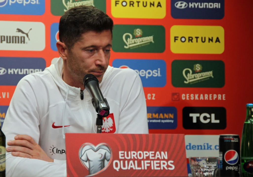Robert Lewandowski na konferencji prasowej przed meczem z Czechami Robert Lewandowski na konferencji prasowej przed meczem z Czechami