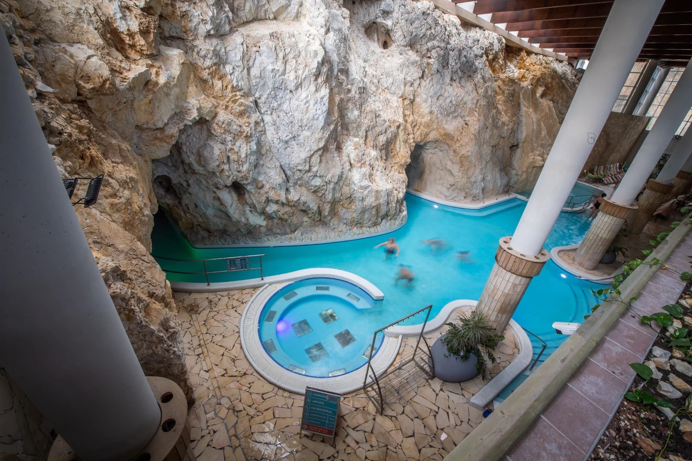 Cave Spa w Miskolctapolca - unikalny labiryntowy kompleks jaskiń położony 185 km od Budapesztu na Węgrzech