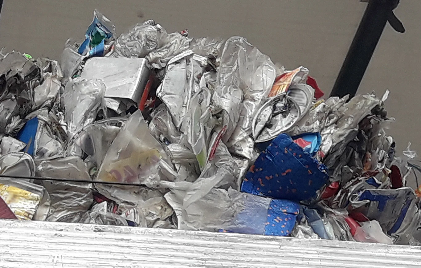 Kierowca ciężarówki przewoził ponad 19 ton śmieci.