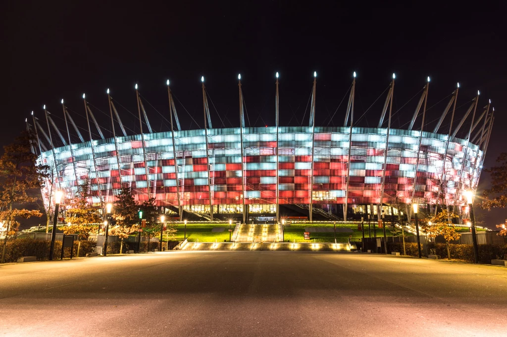 58 274 kibiców może oglądać mecz na największym stadionie piłkarskim w Polsce - PGE Narodowym w Warszawie. 