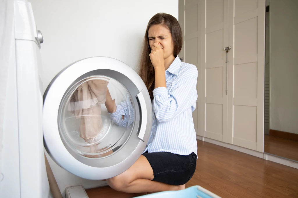 Brzydki zapach z pralki sprawia, że ubrania źle pachną