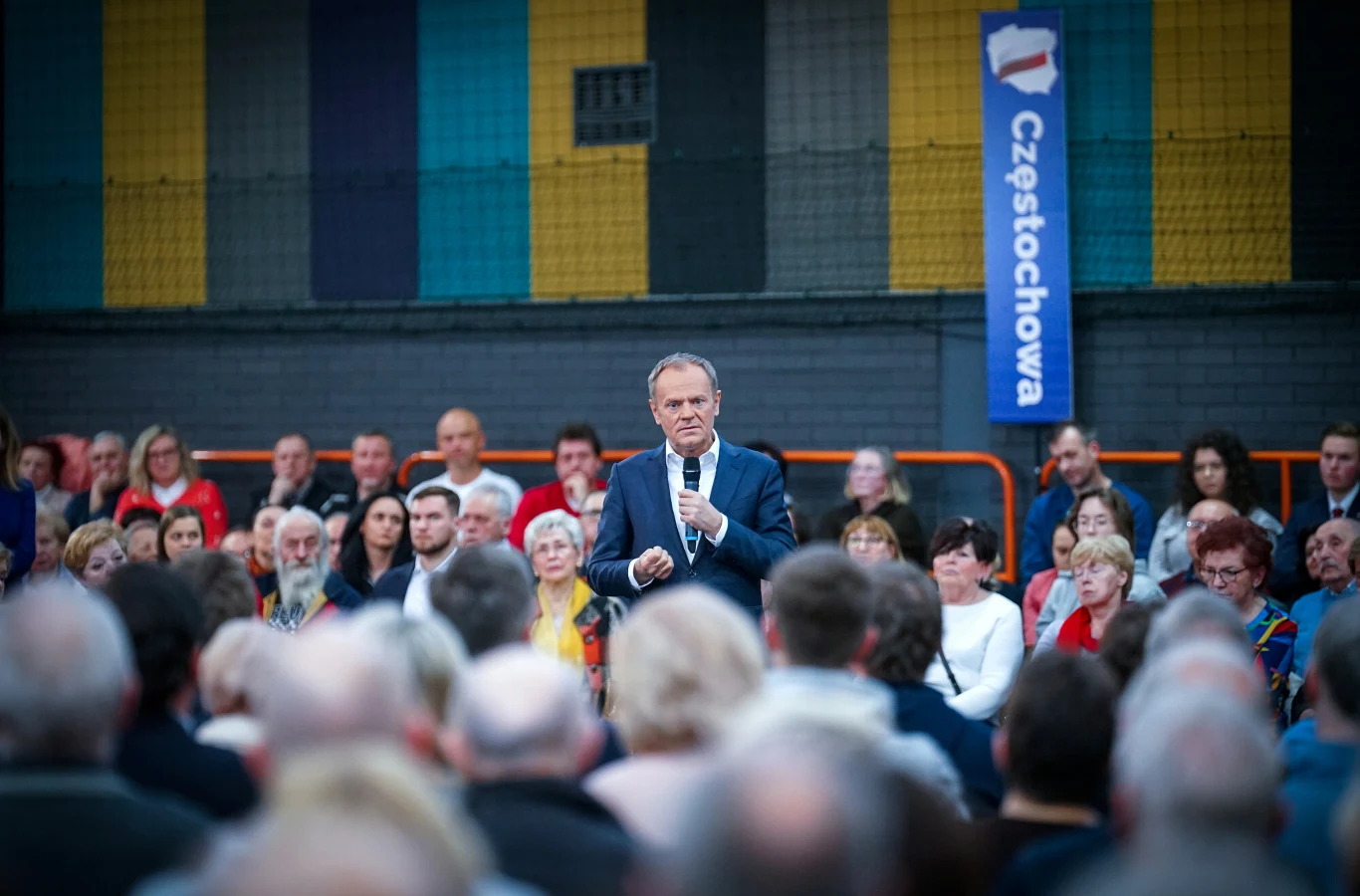 Donald Tusk na spotkaniu z wyborcami w Częstochowie zapowiedział nowy program "babciowe", skierowany do kobiet Donald Tusk na spotkaniu z wyborcami w Częstochowie zapowiedział nowy program "babciowe", skierowany do kobiet