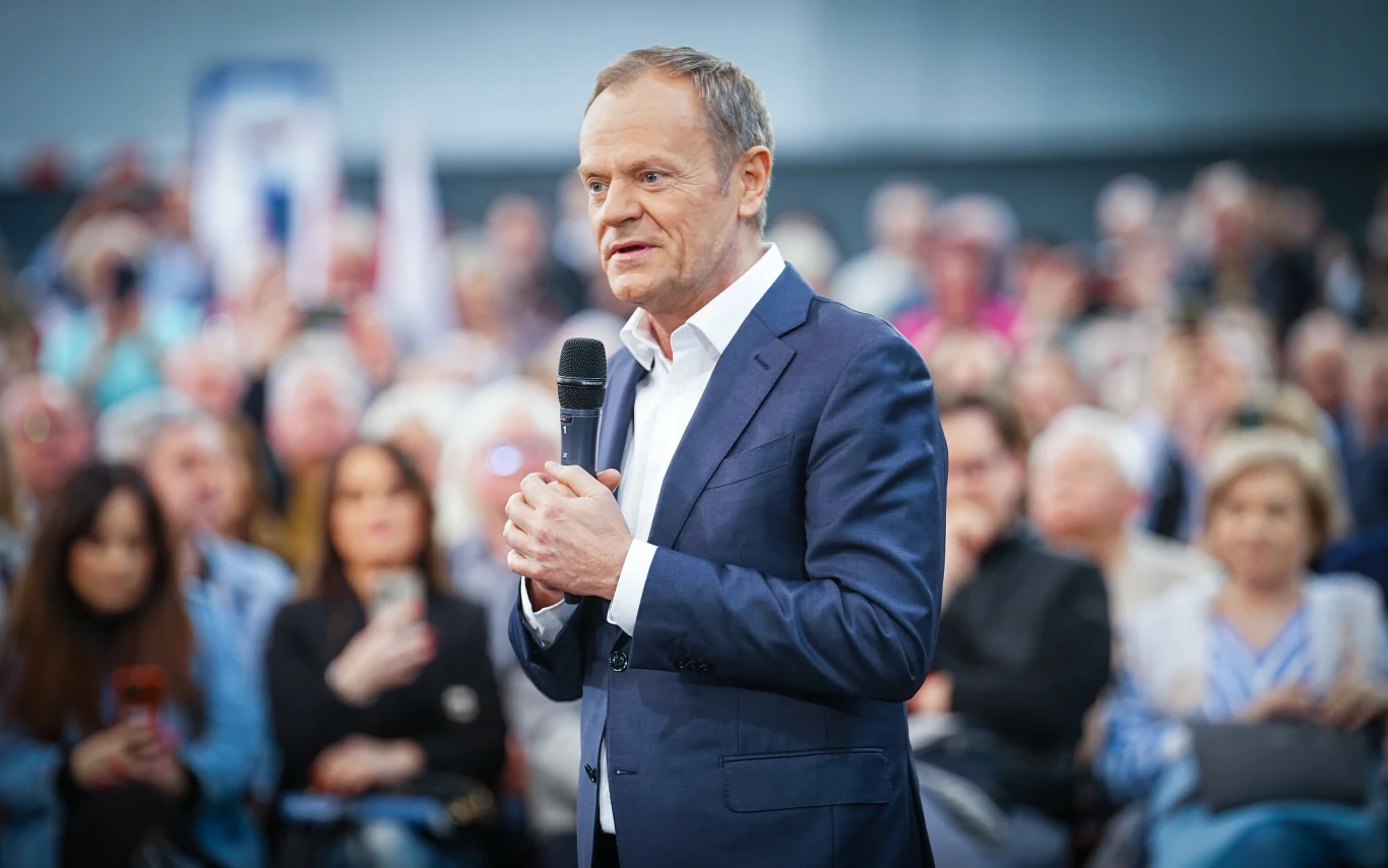 Donald Tusk zapowiada "babciowe". To 1500 zł dla wybranej grupy Donald Tusk zapowiada "babciowe". To 1500 zł dla wybranej grupy