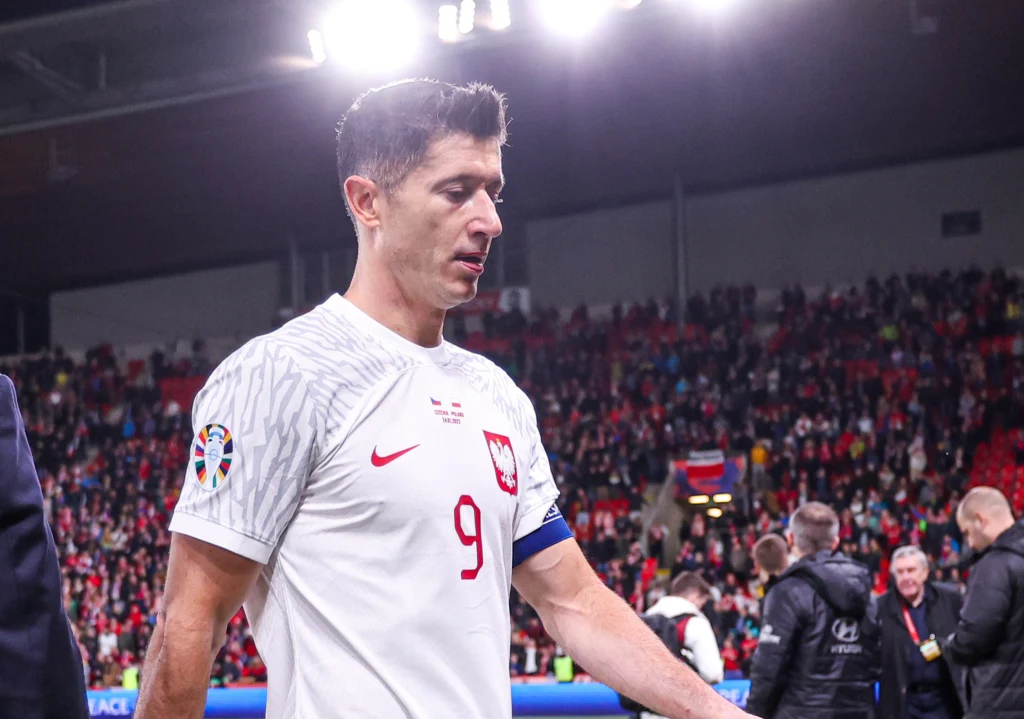 Robert Lewandowski po meczu eliminacji do Euro 2024 Czechy - Polska Robert Lewandowski po meczu eliminacji do Euro 2024 Czechy - Polska