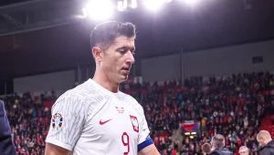 Otoczony Lewandowski znów musiał się tłumaczyć. Padły bolesne słowa