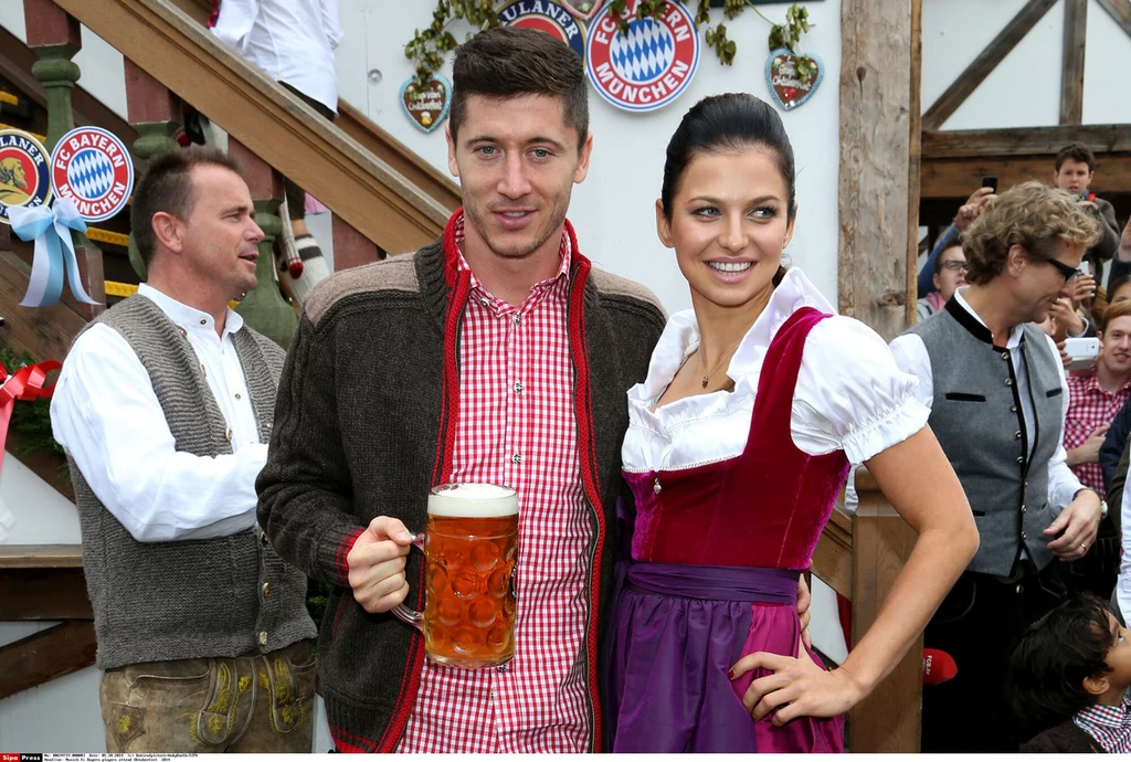 Anna i Robert Lewandowscy podczas Oktoberfest w 2014 roku