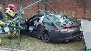 Nowym Porsche zmiótł przystanek. Teraz serwis powiedział, co sądzi o naprawie