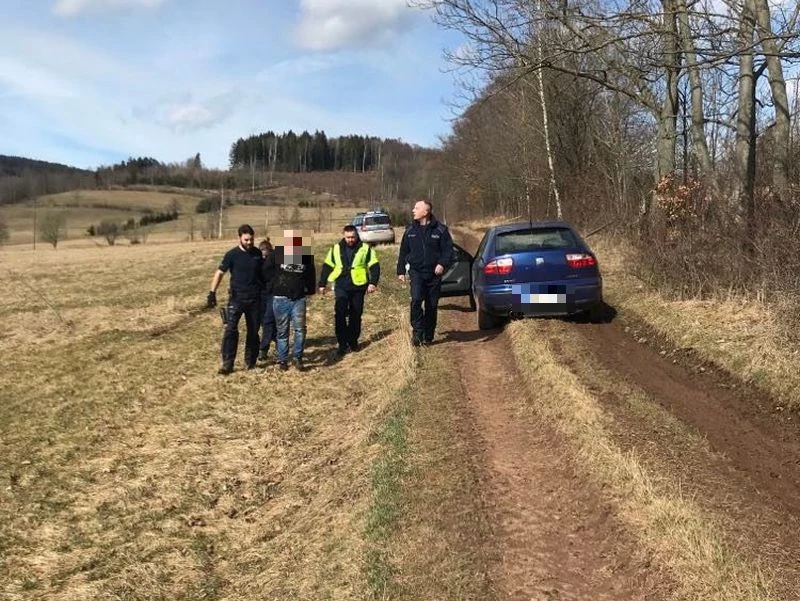Ucieczka przed policją zakończyła się zatrzymaniem na polnej drodze Ucieczka przed policją zakończyła się zatrzymaniem na polnej drodze