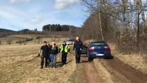 Ucieczka przed policją zakończyła się zatrzymaniem na polnej drodze
