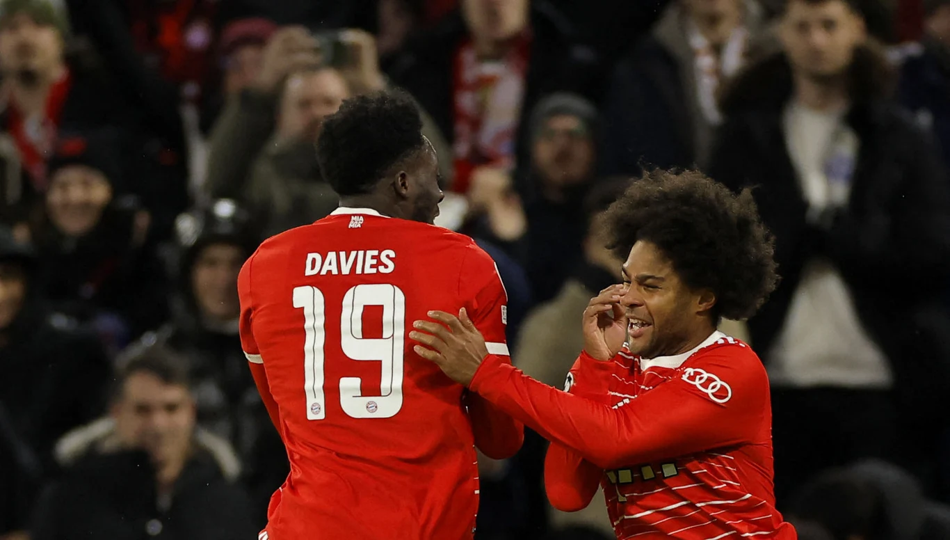 Alphonso Davies i Serge Gnabry