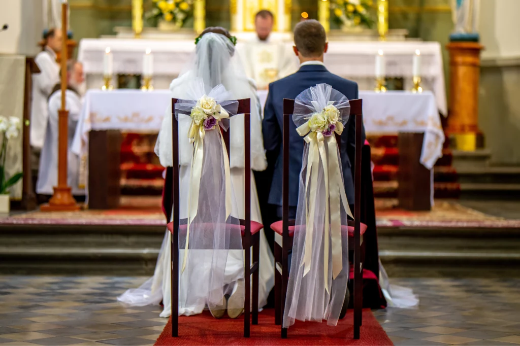 Planowanie ślubu kościelnego wiąże się z odbyciem nauk przedmałżeńskich