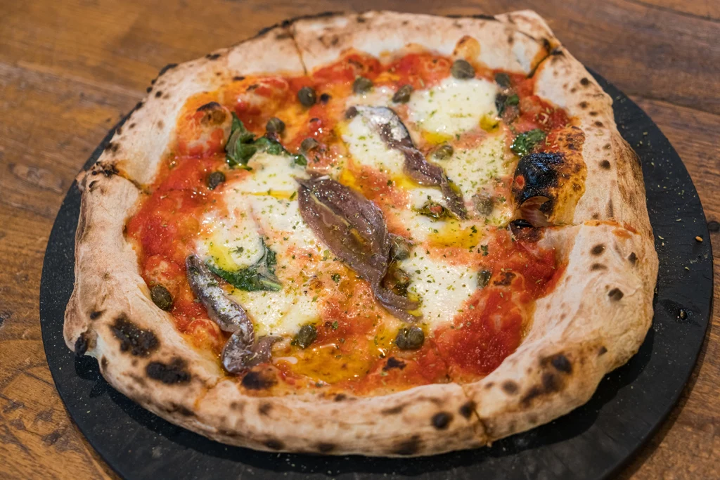 Pizza neapolitańska jest jedną z najchętniej jadanych przysmaków na świecie. Jeszcze niedawno przypuszczano, że może być niebezpieczna dla zdrowia