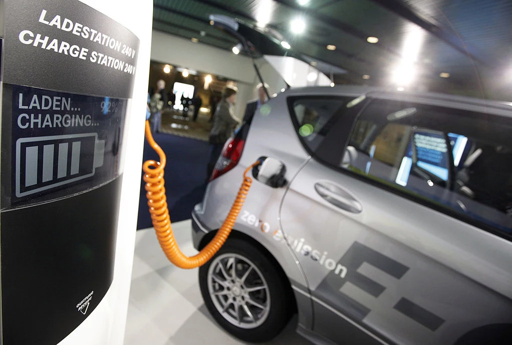 Samochody elektryczne mają zmniejszyć skalę emisji gazów cieplarnianych z transportu