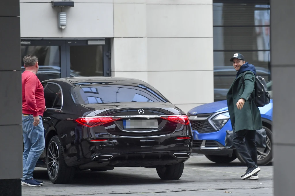 Kinga Rusin zadrwiła ze stylizacji piłkarzy i ich modnych bagaży Kinga Rusin zadrwiła ze stylizacji piłkarzy i ich modnych bagaży