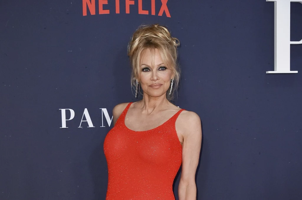 Pamela Anderson przypomniała o sobie i swojej fryzurze przy okazji premiery dokumentu o jej życiu