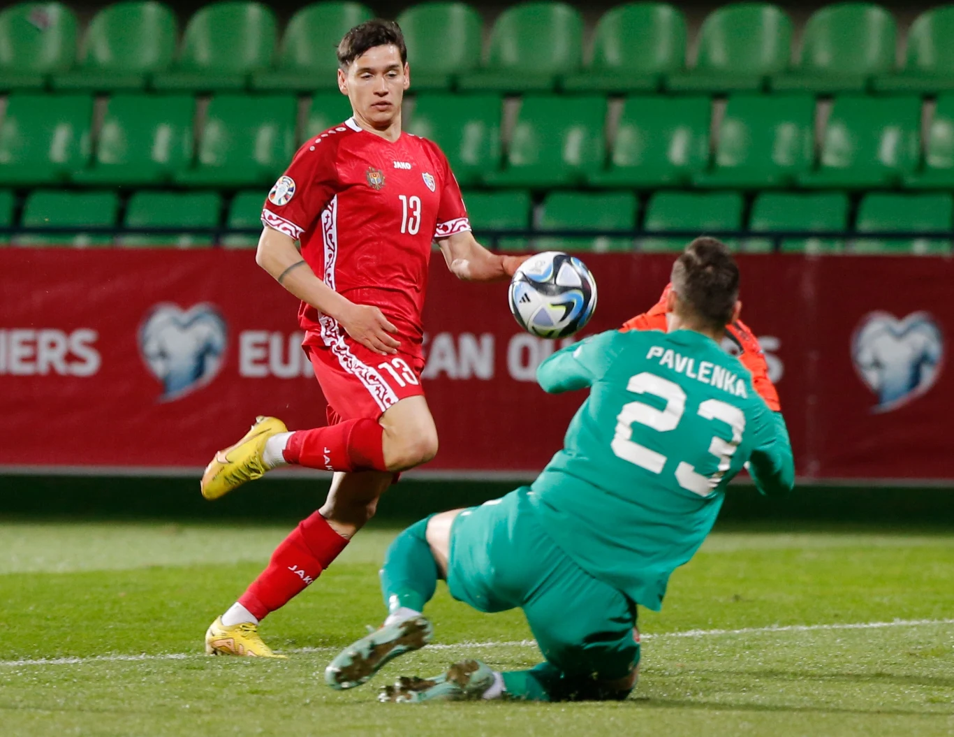 Mecz Mołdawia - Czechy zakończył się bezbramkowym remisem. Teraz Kiszyniów postarają się zdobyć Polacy Mecz Mołdawia - Czechy zakończył się bezbramkowym remisem. Teraz Kiszyniów postarają się zdobyć Polacy