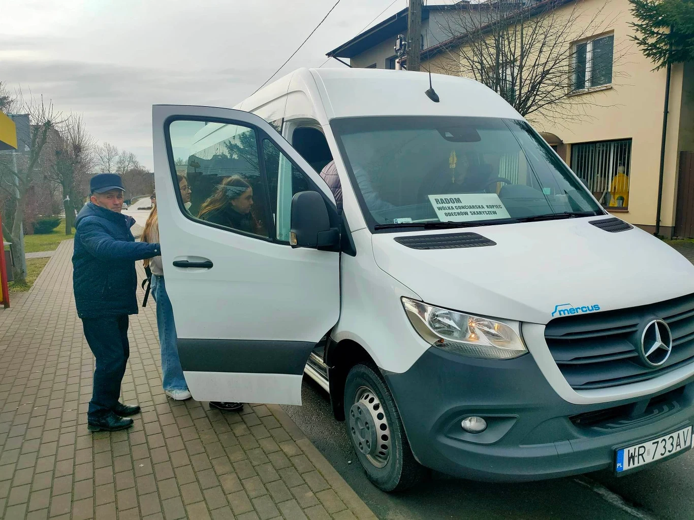 Bus w centrum Kazanowa pojawia się kilka razy dziennie Bus w centrum Kazanowa pojawia się kilka razy dziennie