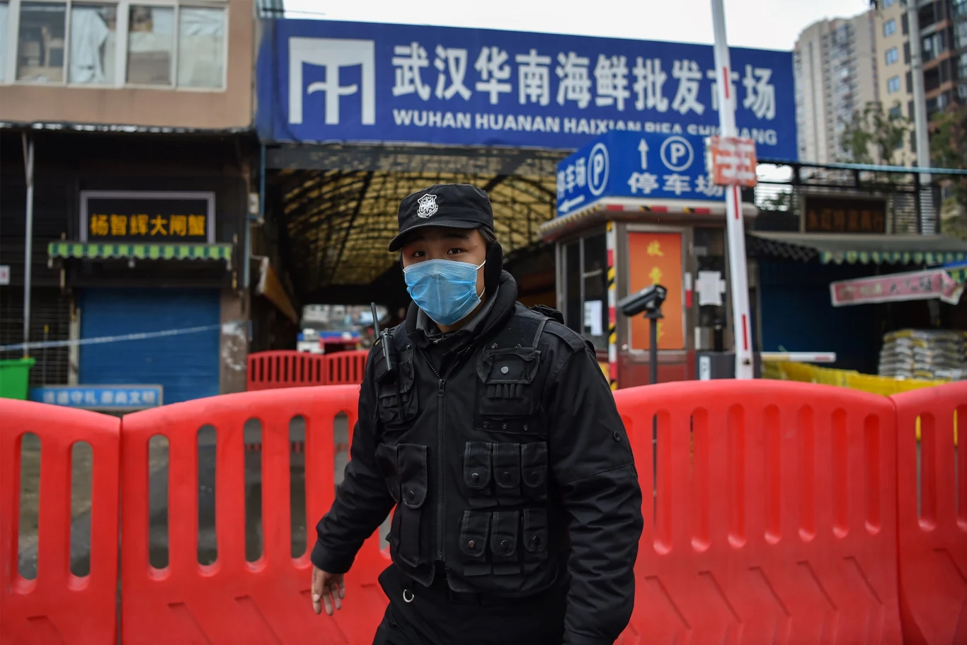 Hala targowa w Wuhan, skąd zaczęła rozprzestrzeniać się pandemia koronawirusa Hala targowa w Wuhan, skąd zaczęła rozprzestrzeniać się pandemia koronawirusa