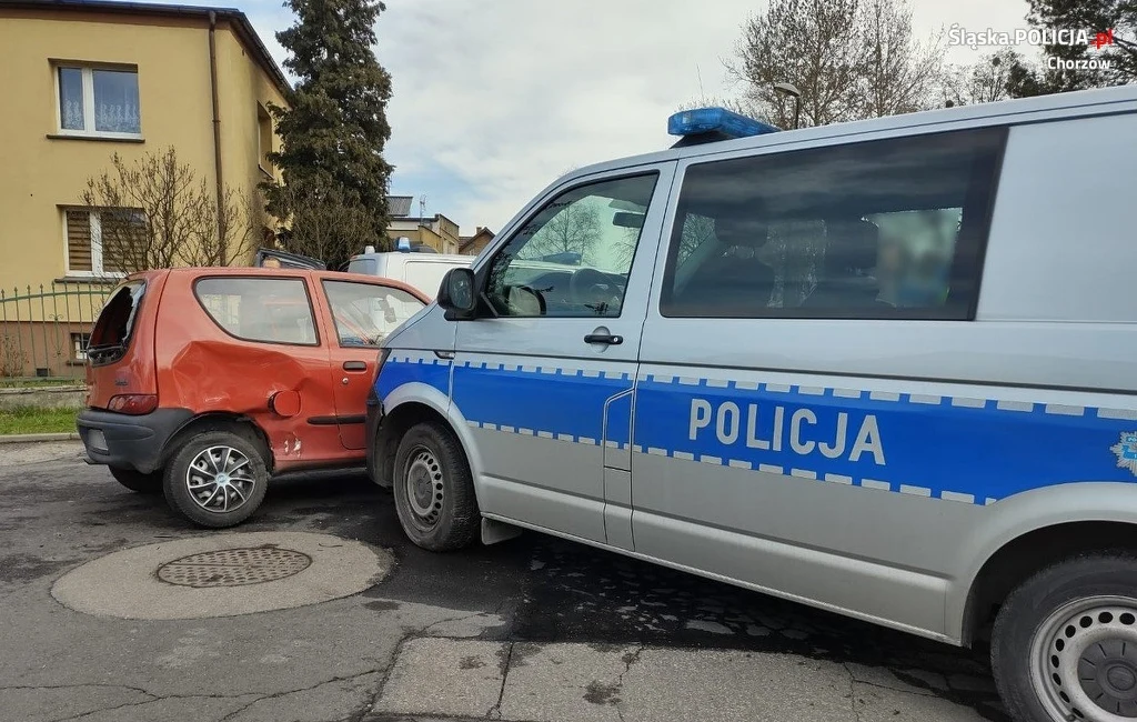 Seicento zatrzymało się na radiowozie Seicento zatrzymało się na radiowozie