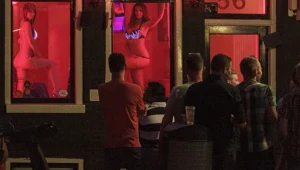 Holendrzy nie chcą głośnych Anglików w Amsterdamie 