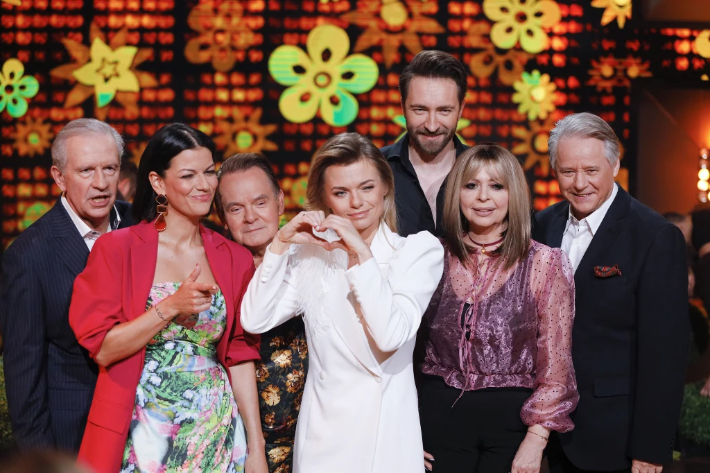 Szansa na sukces: Tomasz Stockinger, Alżbeta Leńska, Piotr Pręgowski, Emilia Komarnicka-Klynstra, Dariusz WIeteska, Violetta Arlak, Krzysztof Janczar Szansa na sukces: Tomasz Stockinger, Alżbeta Leńska, Piotr Pręgowski, Emilia Komarnicka-Klynstra, Dariusz WIeteska, Violetta Arlak, Krzysztof Janczar