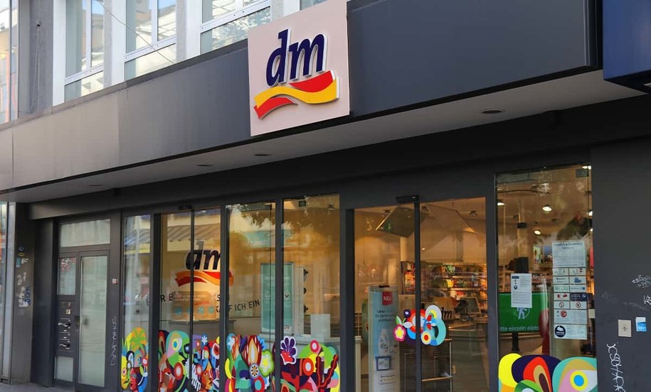 Drogeria dm otwiera kolejne sklepy stacjonarne Drogeria dm otwiera kolejne sklepy stacjonarne