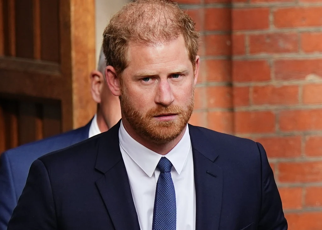 Książę Harry po raz kolejny oskarżył rodzinę królewską
