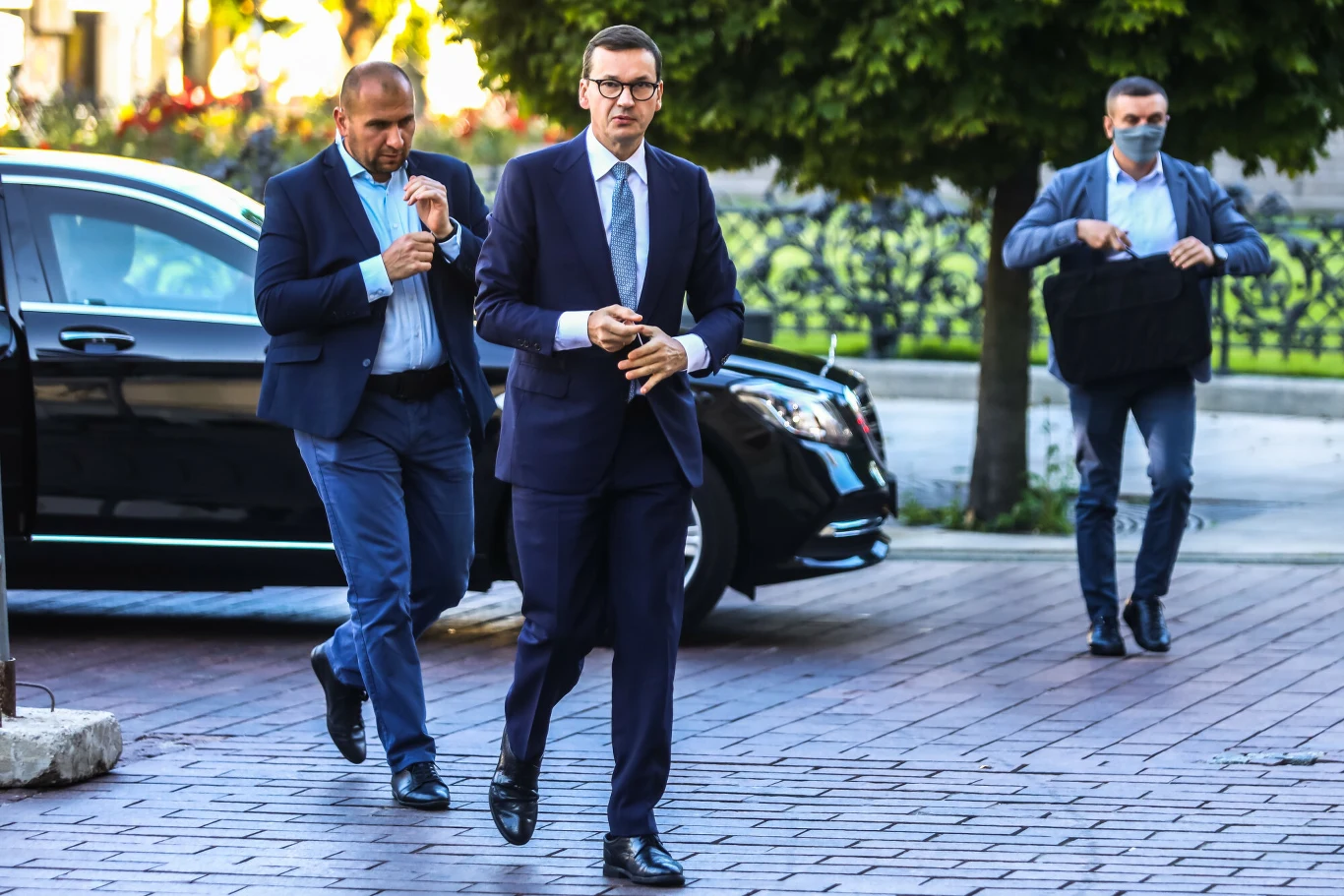 Oprócz zarobków premier może liczyć na ochronę, mieszkanie i służbowe auto