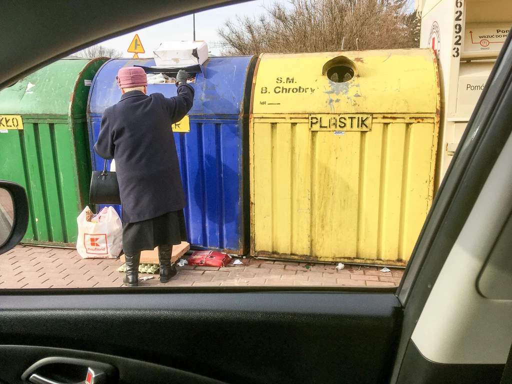 Wśród opakowań, które budzą najwięcej rozterek przy pojemnikach na śmieci są m.in. pudełko po mleku, passacie czy opakowaniach po chipsach 